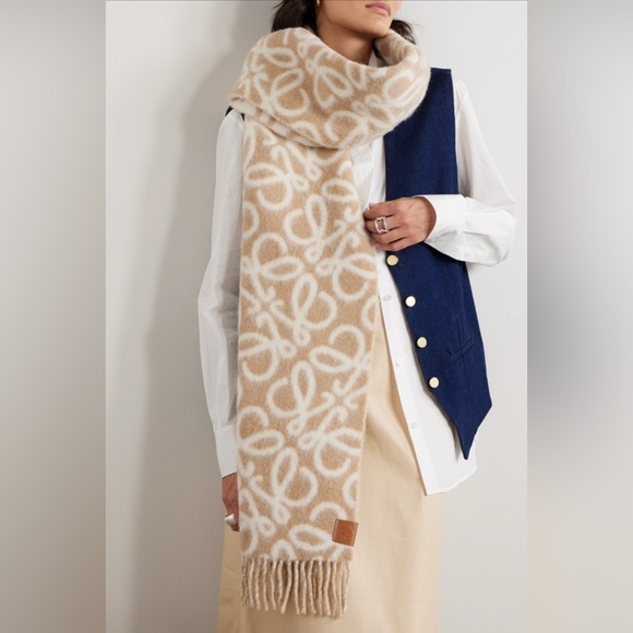 NWT Loewe Alpaca and Wool Anagram Reversible Scarf - Picture 4 of 17